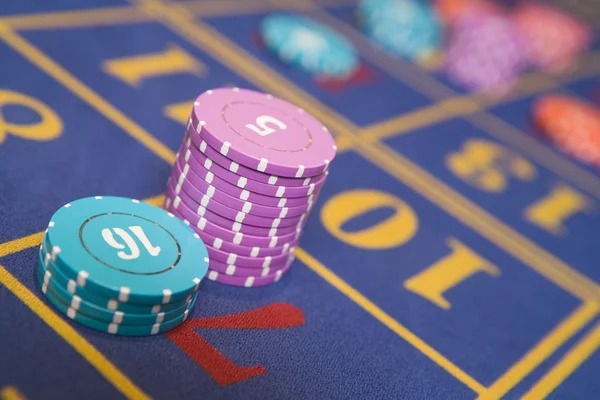 insta slot platform showing live-dealer tables, slot games, and sportsbook markets on mobile